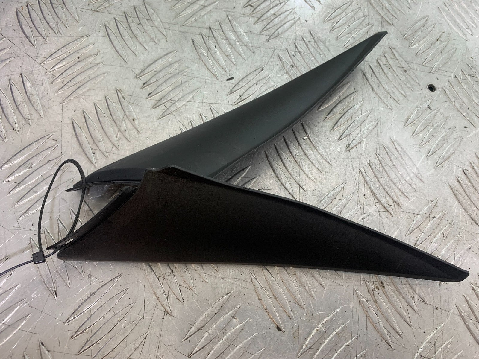 HONDA CBR1000 rr FIREBLADE LEFT AND RIGHT INFILL COVERS   2008-2011 (CMB1253)