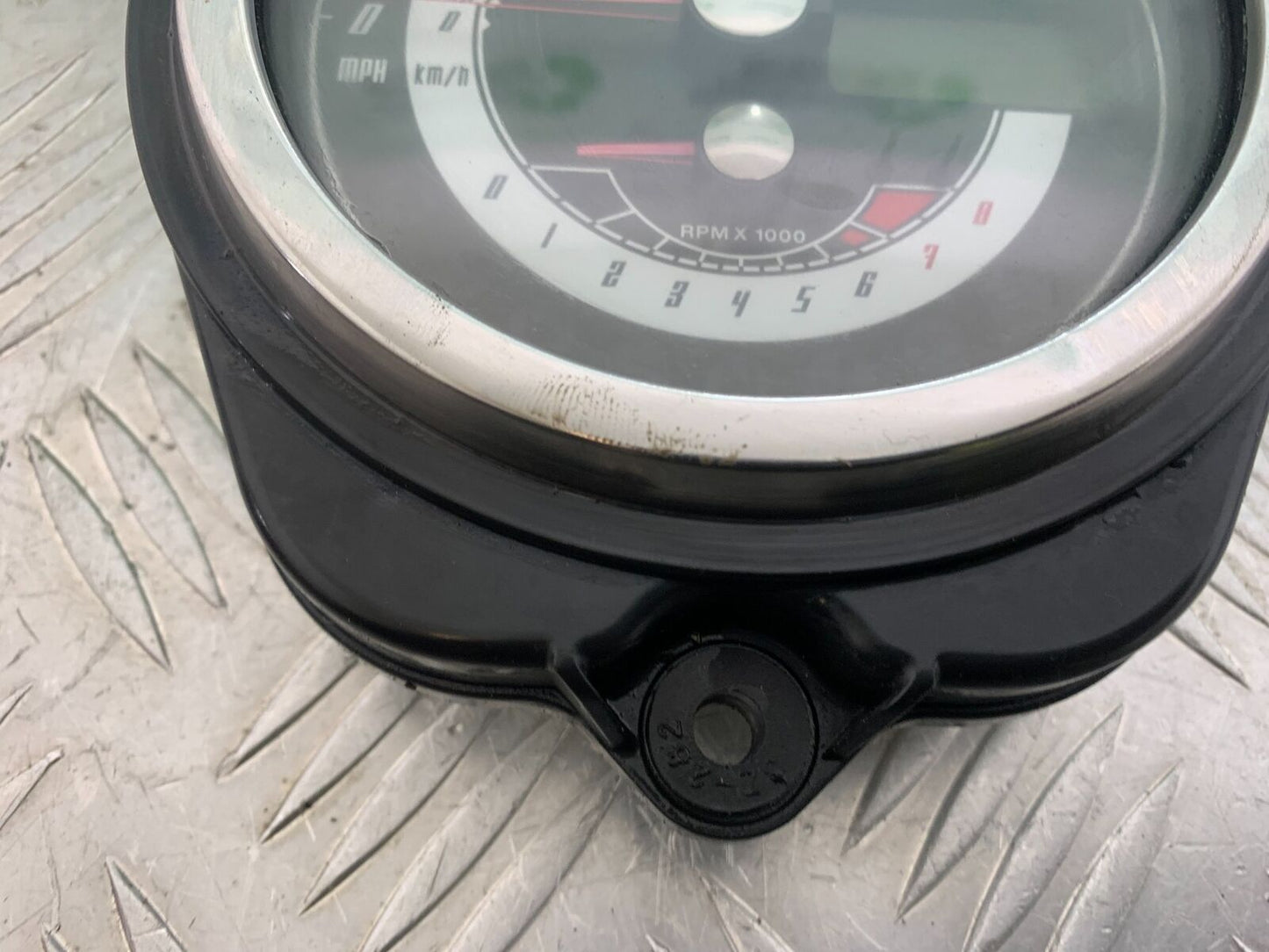TRIUMPH THUNDERBIRD 1600 CLOCKS SPEEDO DASH  YEAR 2011 (CMB1107)