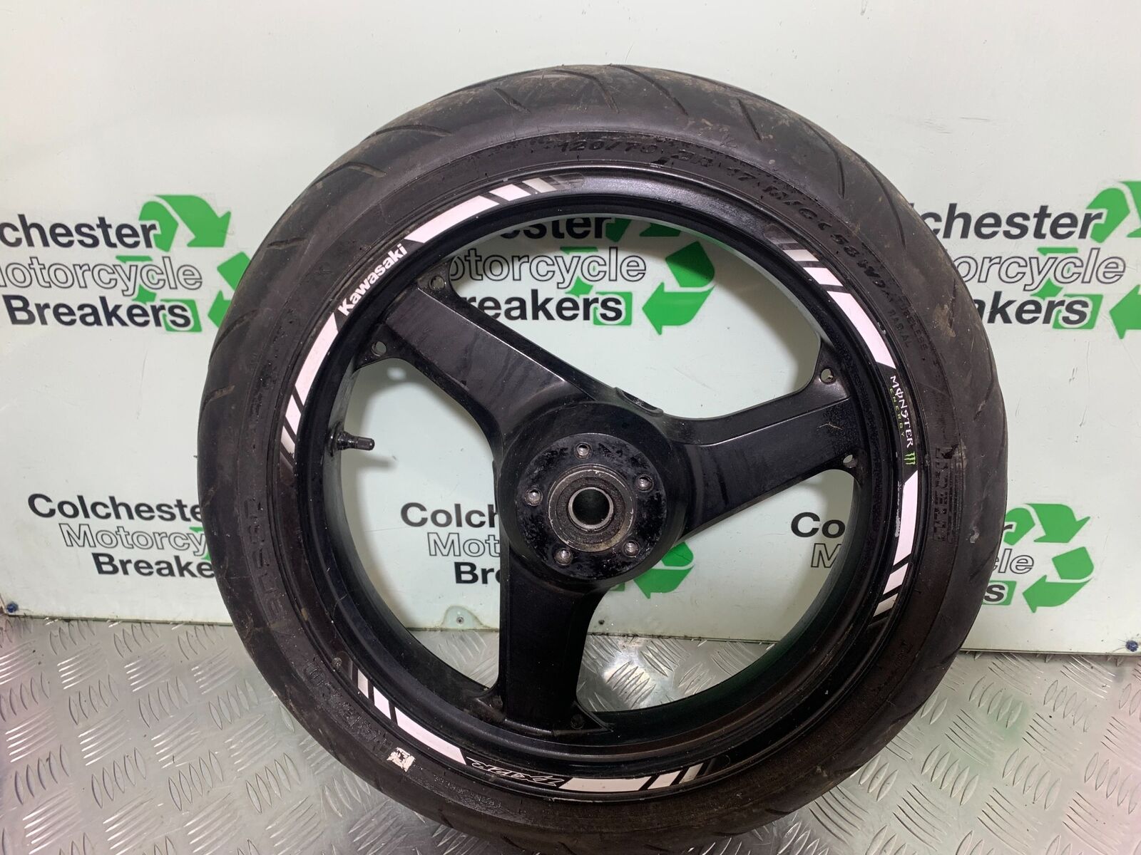 KAWASAKI ZX12R ZX12 FRONT WHEEL  YEAR 2000-01 (CMB1038)