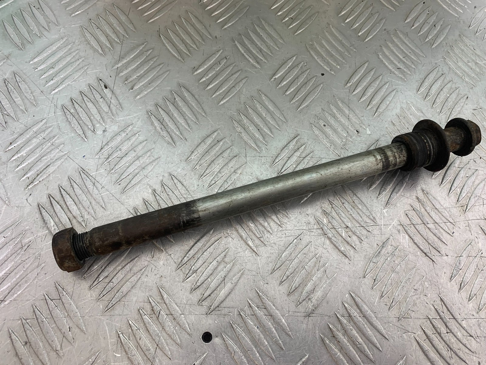HONDA CBR600 CBR 600 FX FY REAR WHEEL SPINDLE YEAR 1999-2000 (CMB1287)