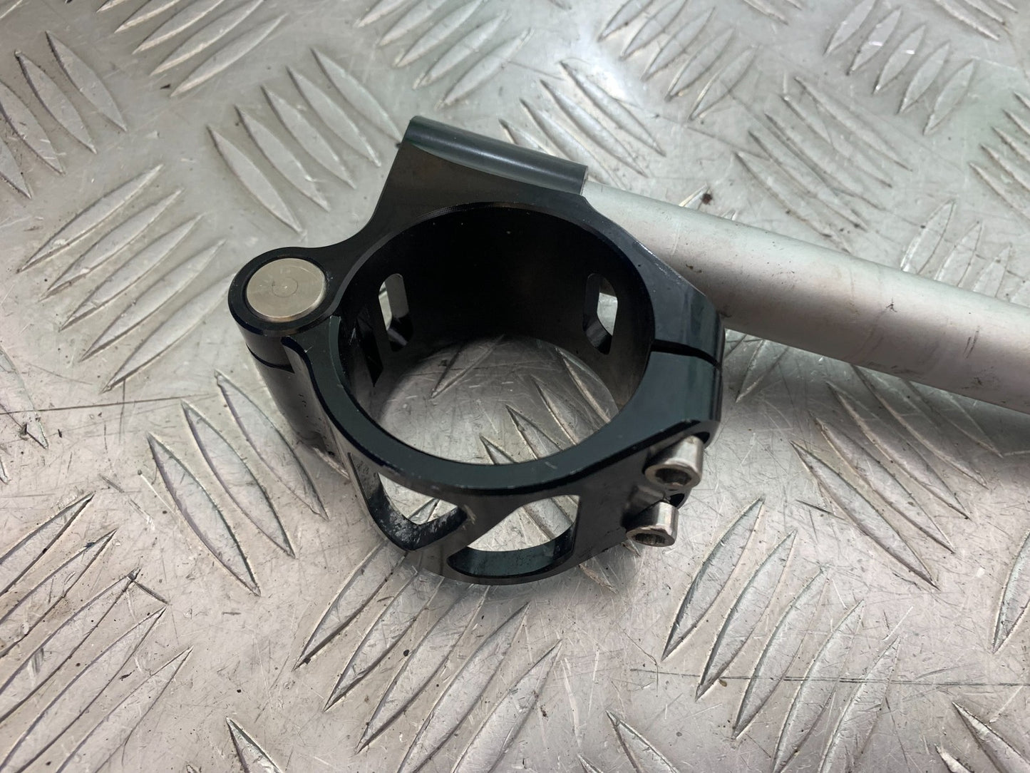 DUCATI 996 SPS 748 916 998 RIGHT HANDLEBAR   1999-2000 (CMB1209)
