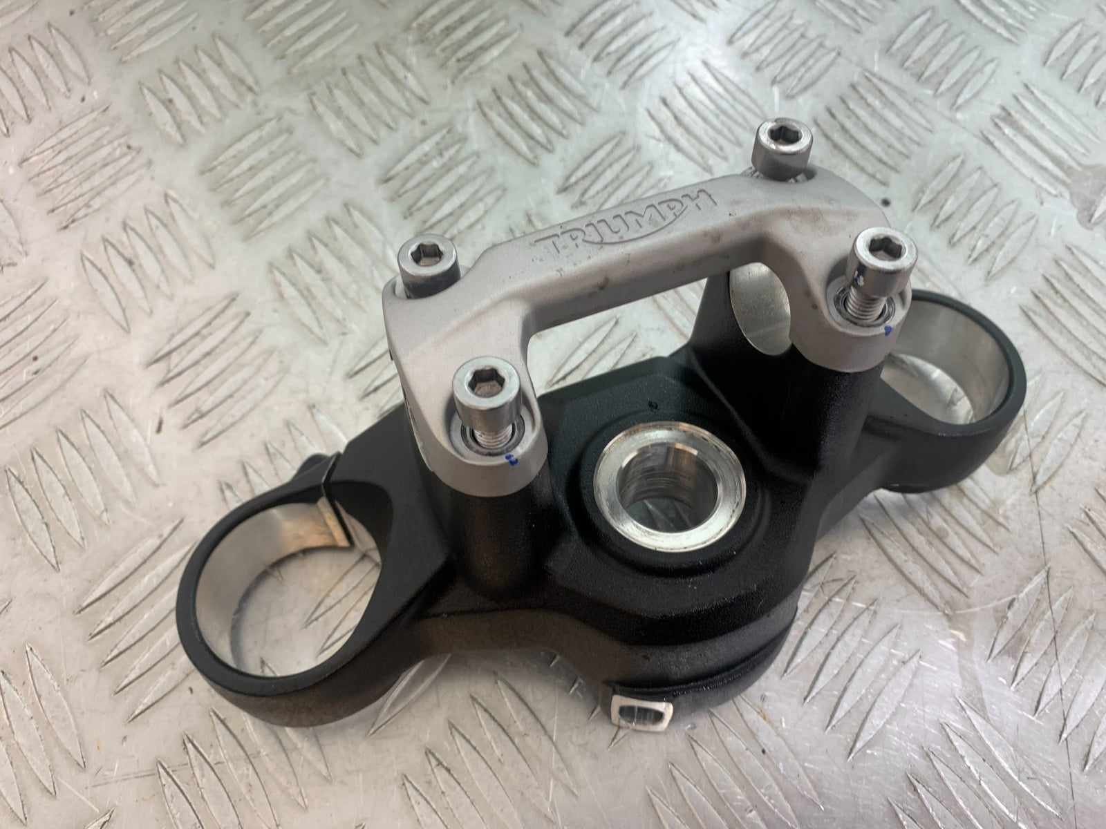 TRIUMPH TRIDENT 660 TOP YOKE  YEAR 2021-2024 (CMB1148)
