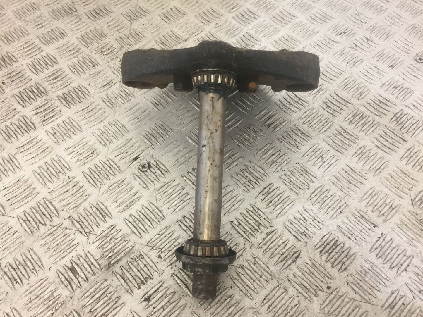 HONDA XL125 VARADERO BOTTOM YOKE   2004 (STOCK 697)