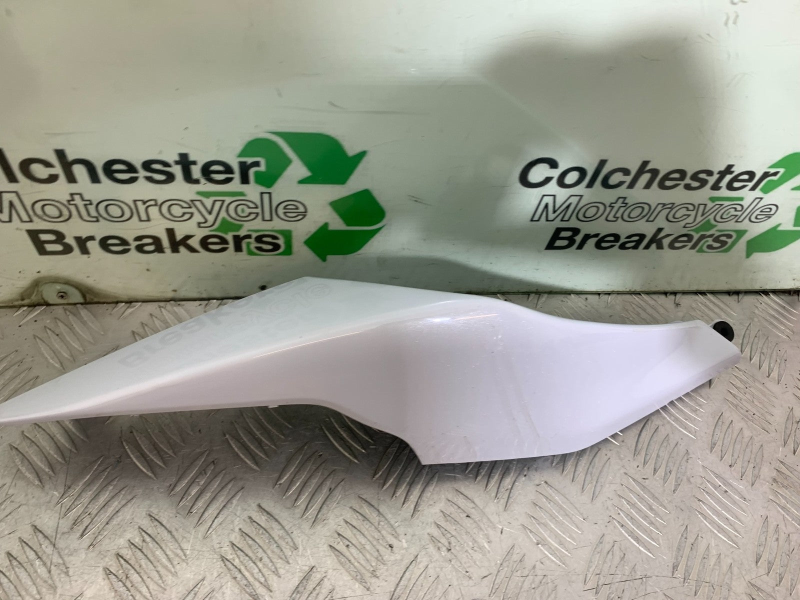 KAWASAKI ZX10R ZX10 R RIGHT SEAT PANEL  2008-2010 (CMB1301)