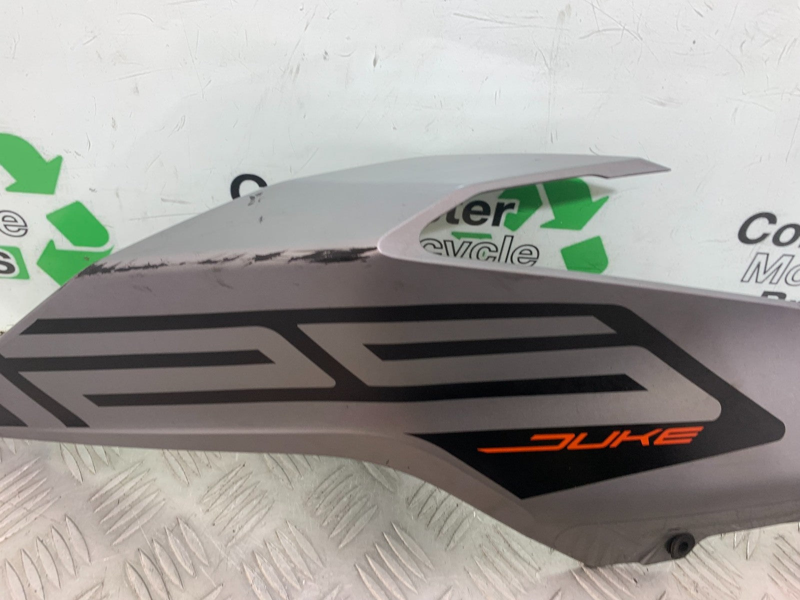 KTM 125 DUKE LEFT FAIRING PANEL YEAR 2018-2023 (CMB1185)