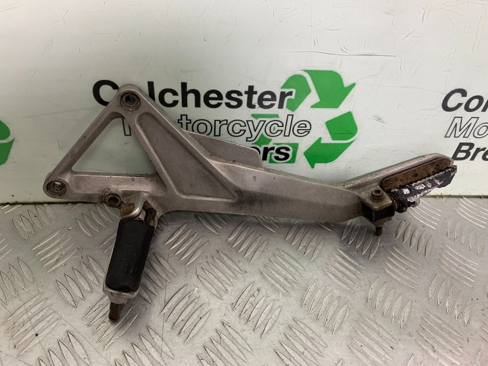 HONDA CB600 CB 600 HORNET LEFT HANGER  YEAR 1998-2002 (CMB1297)