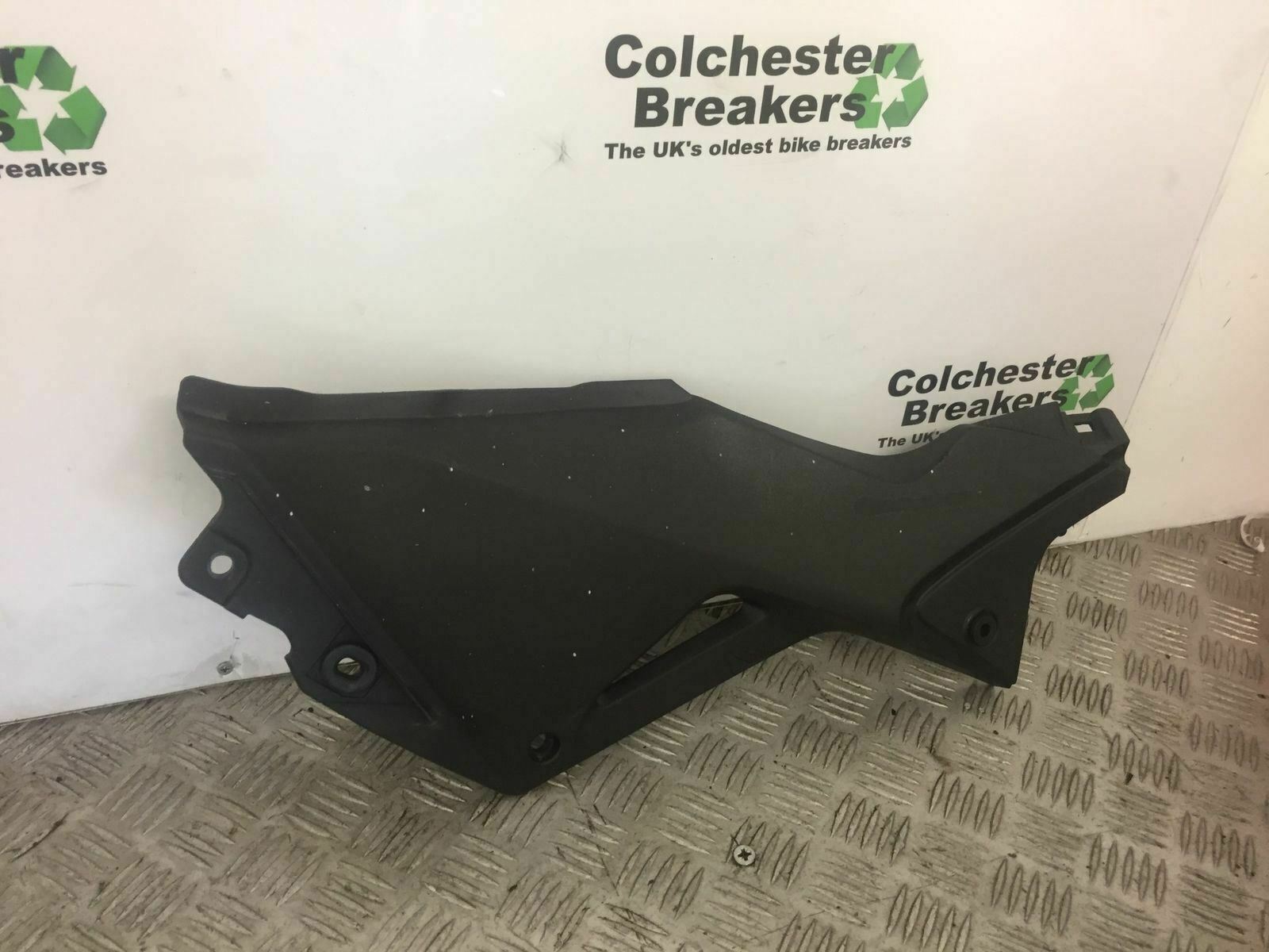 HONDA CBR125 CBR 125 RIGHT LOWER TANK PANEL  YEAR 2011-2014