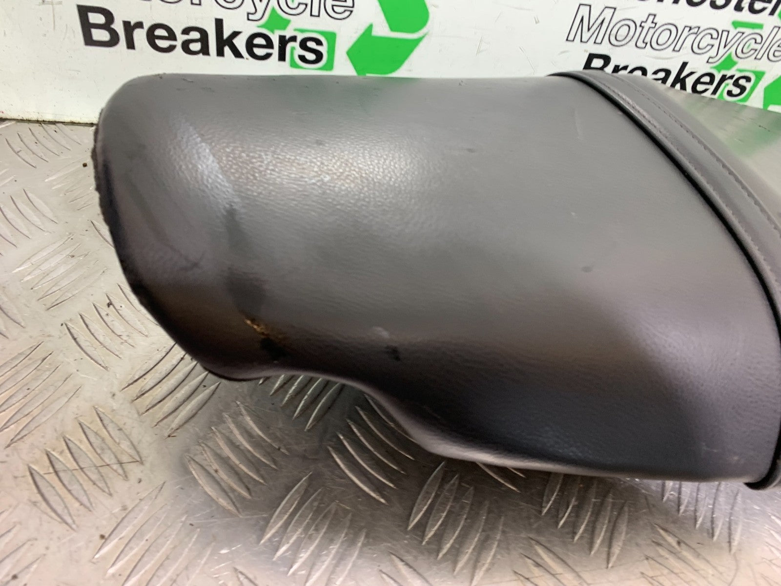 TRIUMPH 955I SPRINT RS SEAT  YEAR 1999-03 (CMB1313)