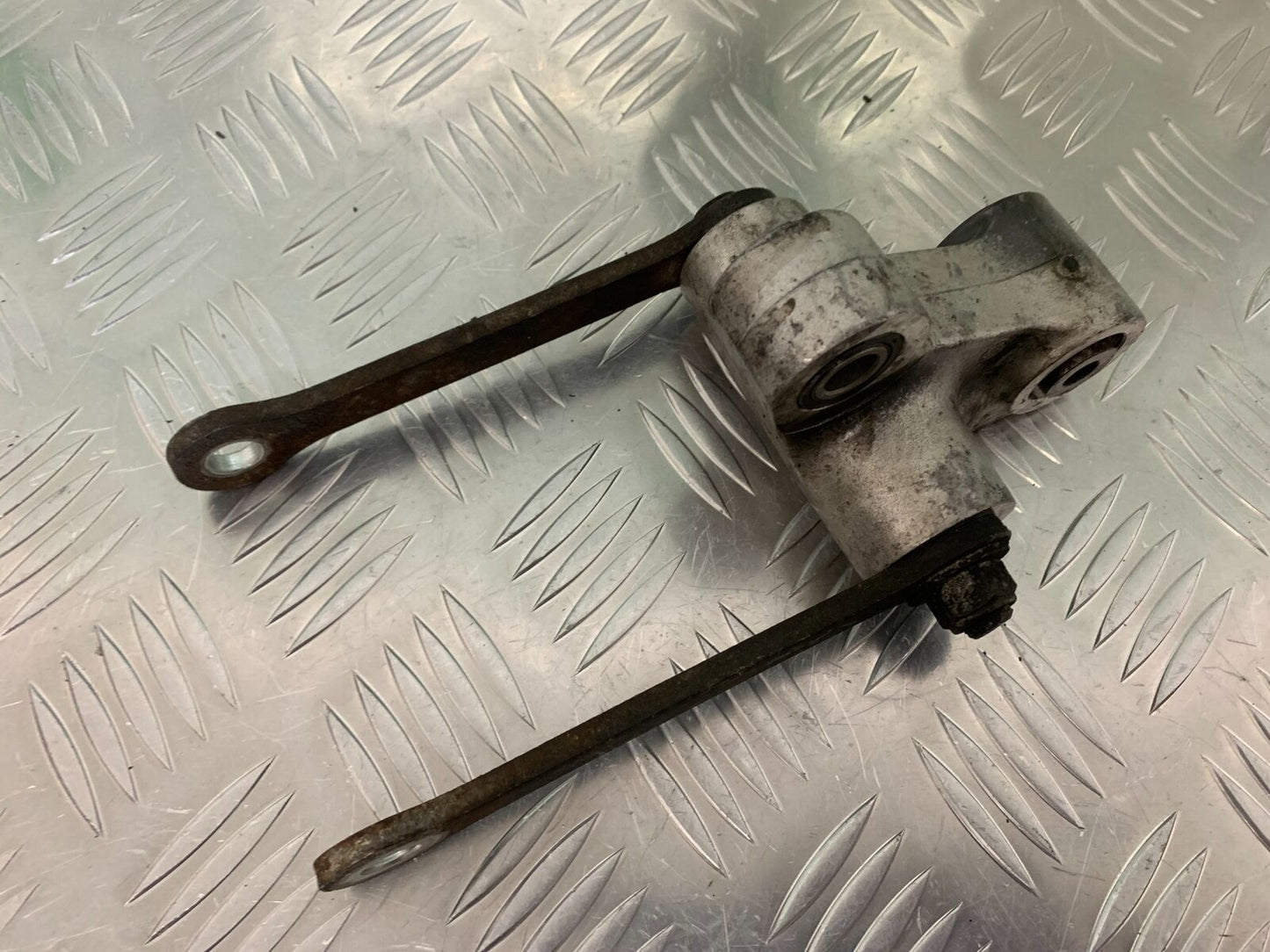 YAMAHA FZS600 FAZER 600  SHOCK LINKAGE YEAR 1998-2001 (STOCK 958)