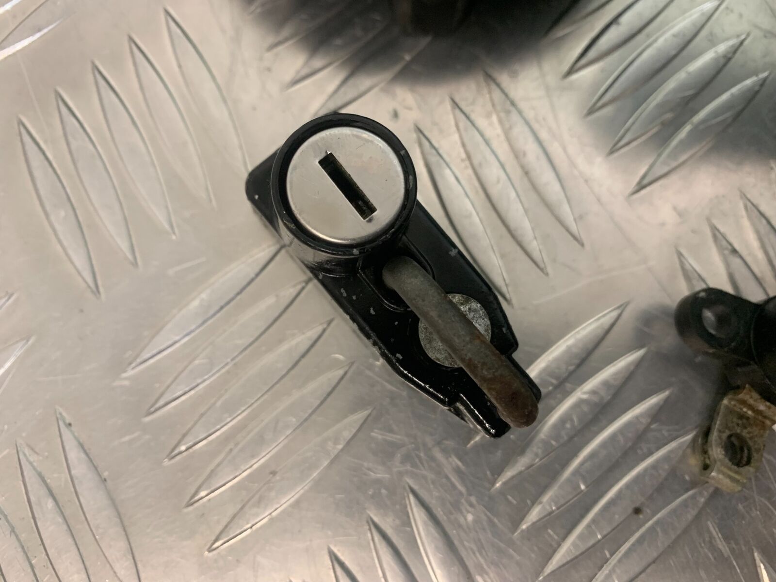 YAMAHA TDR250 TDR 250 LOCKS AND YOKE (NO KEY) YEAR 1988-1992  (STOCK 976)
