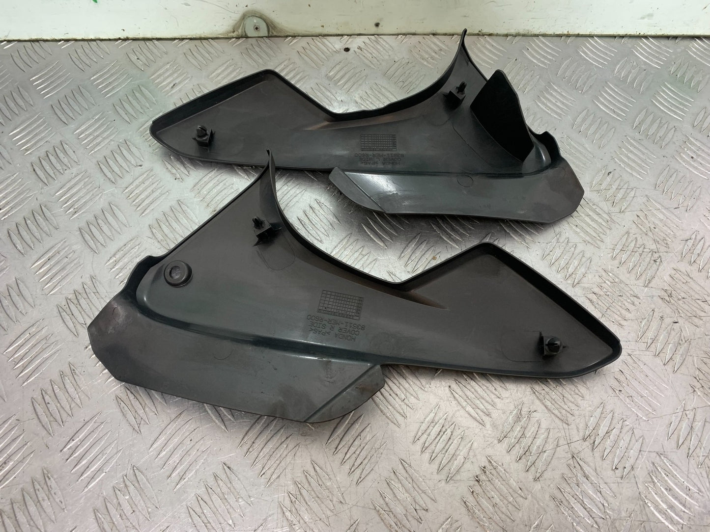 HONDA CBF600 CBF 600 LEFT & RIGHT INFILLS PANELS  YEAR 2004-07  (CMB1305)