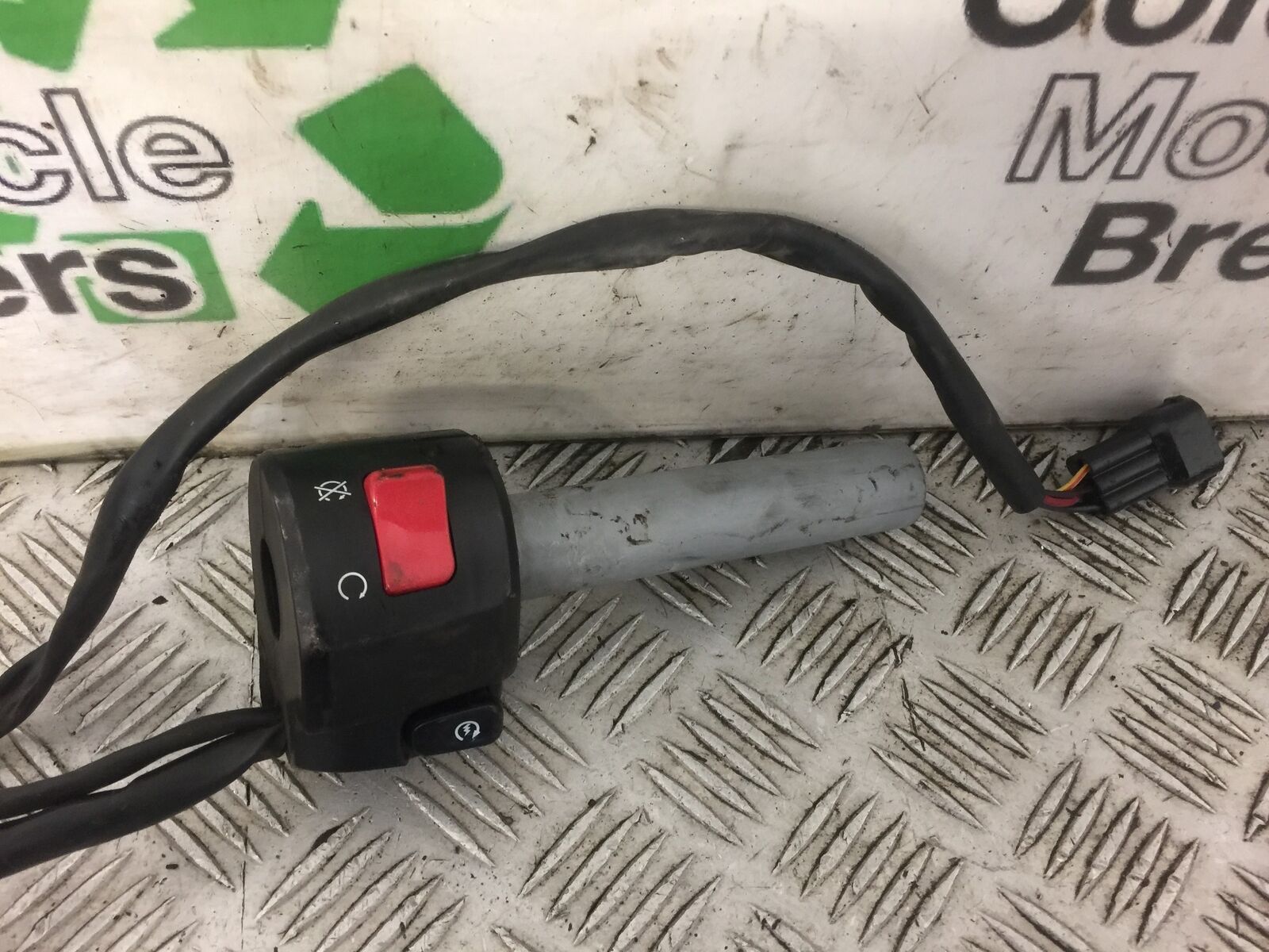KAWASAKI 650 VERSYS RIGHT SWITCH GEAR  YEAR 2011 (STOCK 478) ABS