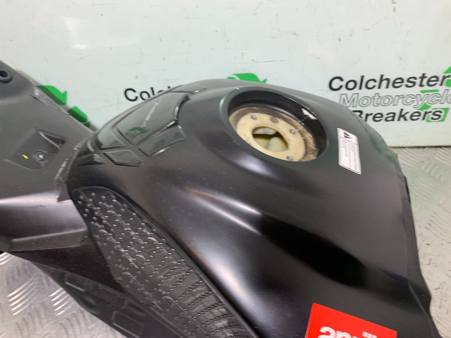APRILIA TUONO 1000 V4R PETROL TANK  YEAR 2011-13  (CMB1316)