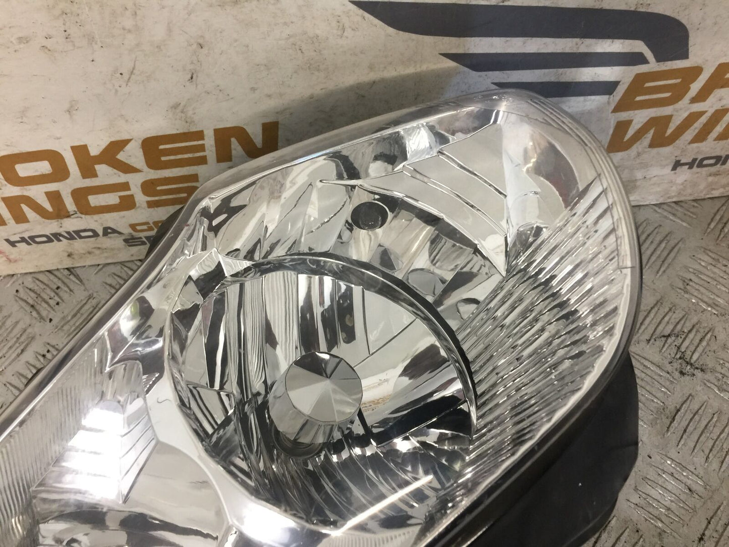 HONDA GL1800 GL 1800 LEFT HEADLIGHT   YEAR 2004-10 ABS (STOCK 890)
