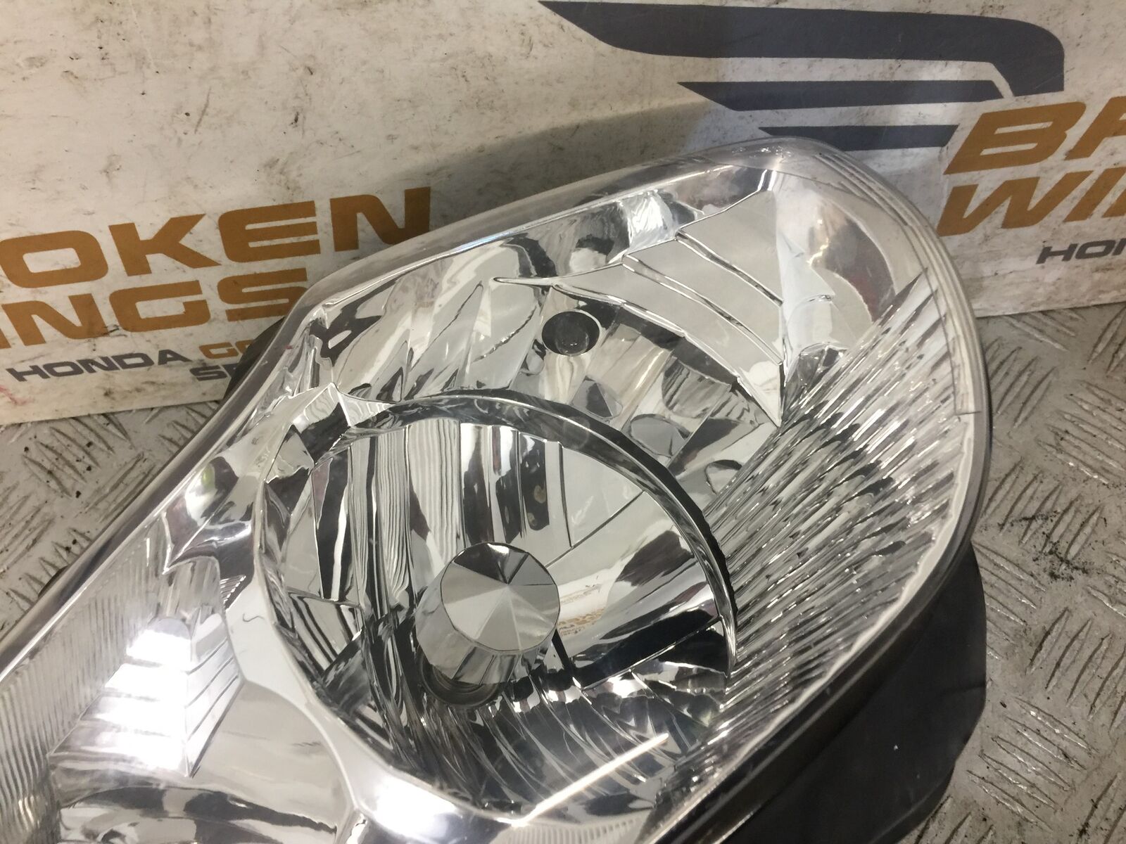 HONDA GL1800 GL 1800 LEFT HEADLIGHT   YEAR 2004-10 ABS (STOCK 890)