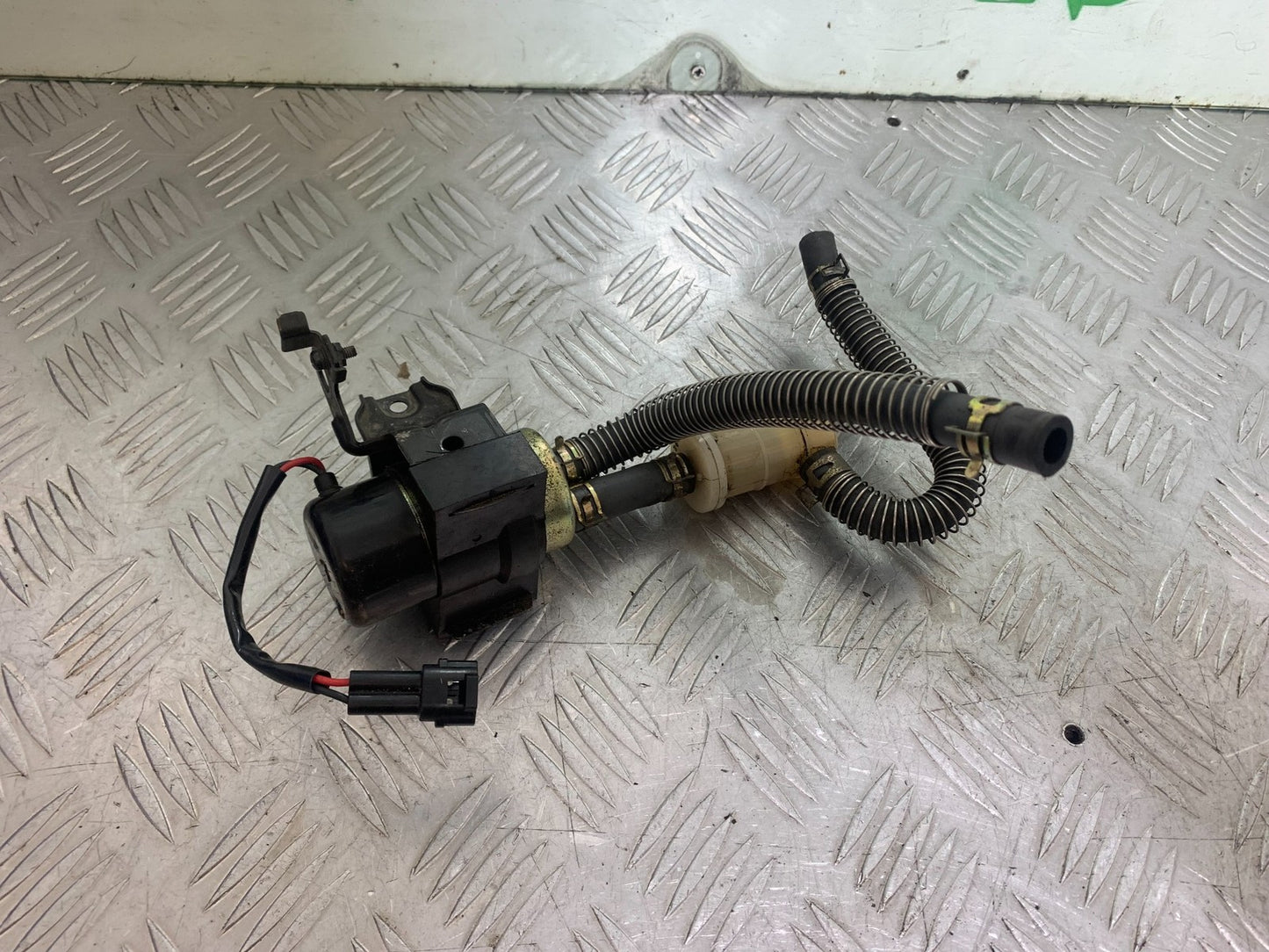 KAWASAKI ZX9R ZX9 E1 PETROL PUMP    YEAR 2000-01 (CMB1171)
