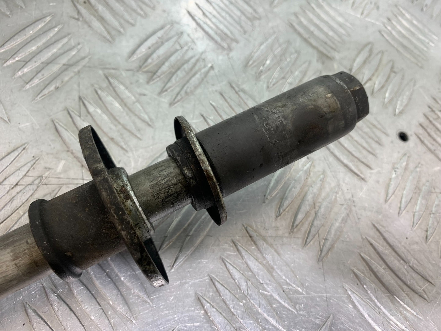 SUZUKI GSF1200 GSF 1200 BANDIT FRONT WHEEL SPINDLE  YEAR 2001-2004 (CMB1188)