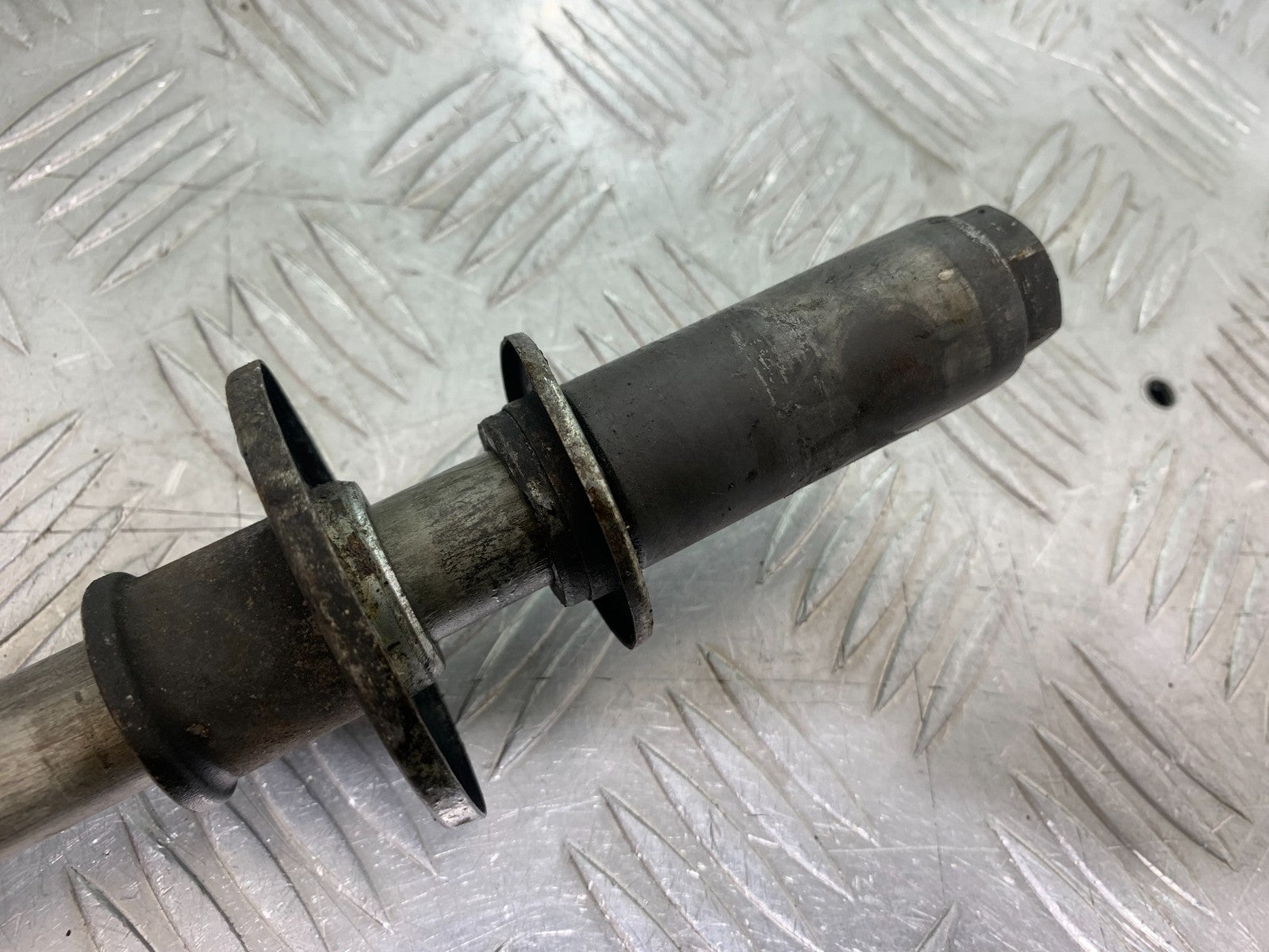 SUZUKI GSF1200 GSF 1200 BANDIT FRONT WHEEL SPINDLE  YEAR 2001-2004 (CMB1188)