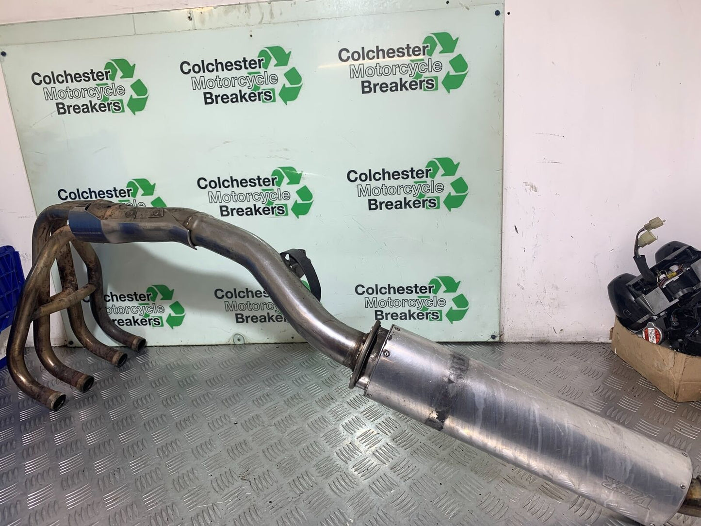 KAWASAKI Z750 ZR750 ZR-7S EXHAUST AND SILENCER    YEAR 1999-05 (CMB1135)