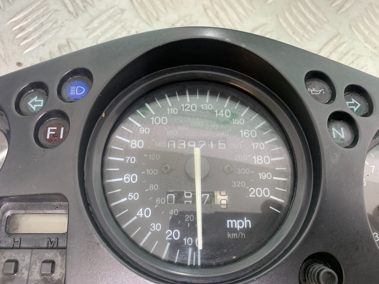HONDA CBR1100 BLACKBIRD CLOCKS SPEEDO DASH   YEAR 1999-2005 (CMB1232)