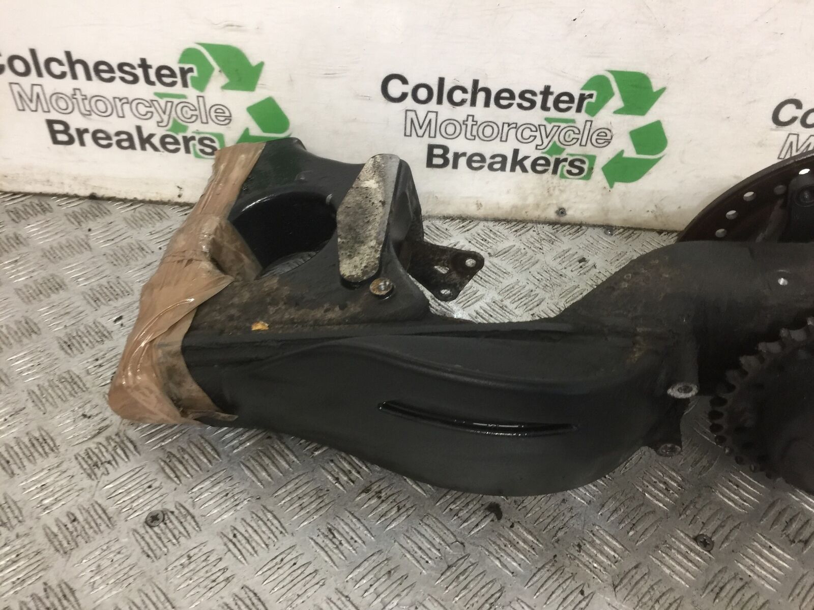 TRIUMPH 1050 SPRINT SWINGARM AND HUB   YEAR 2004-2007 (STOCK 888)