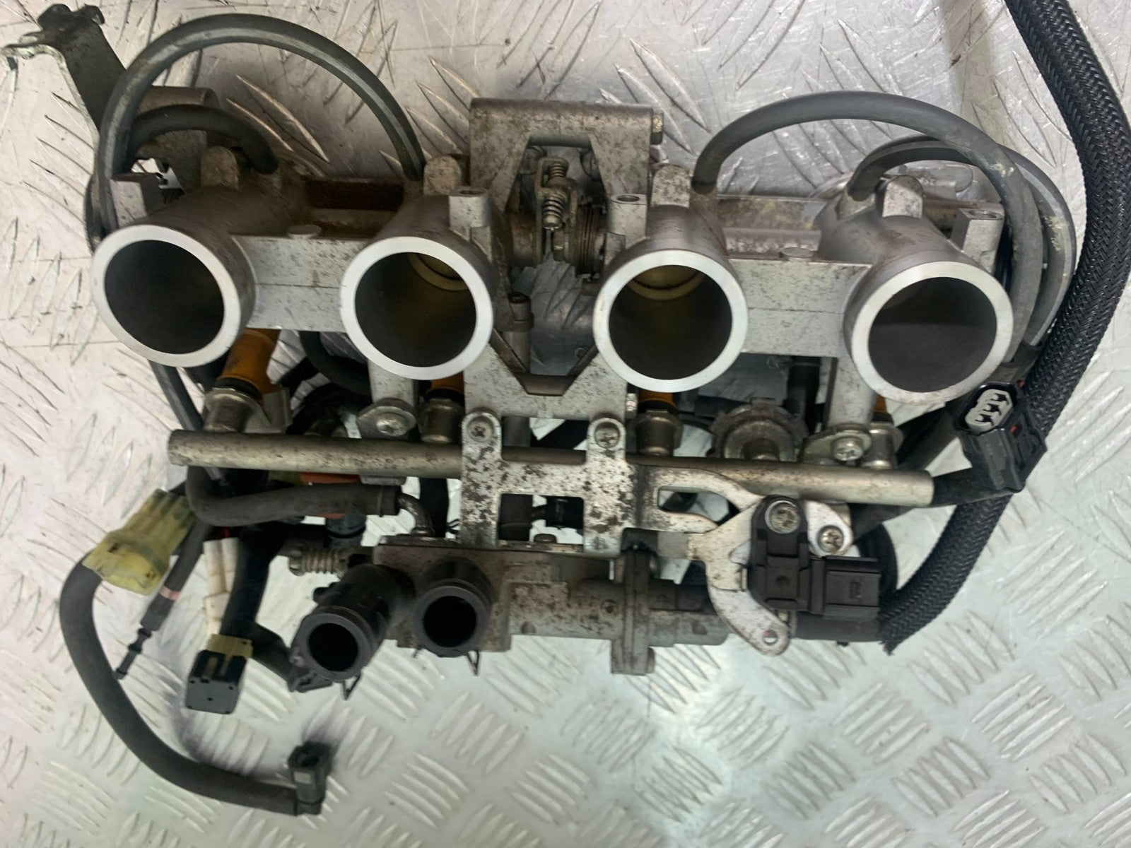 YAMAHA XJ6 XJ6-S THROTTLE BODIES    YEAR 2009-2015  (CMB1212)