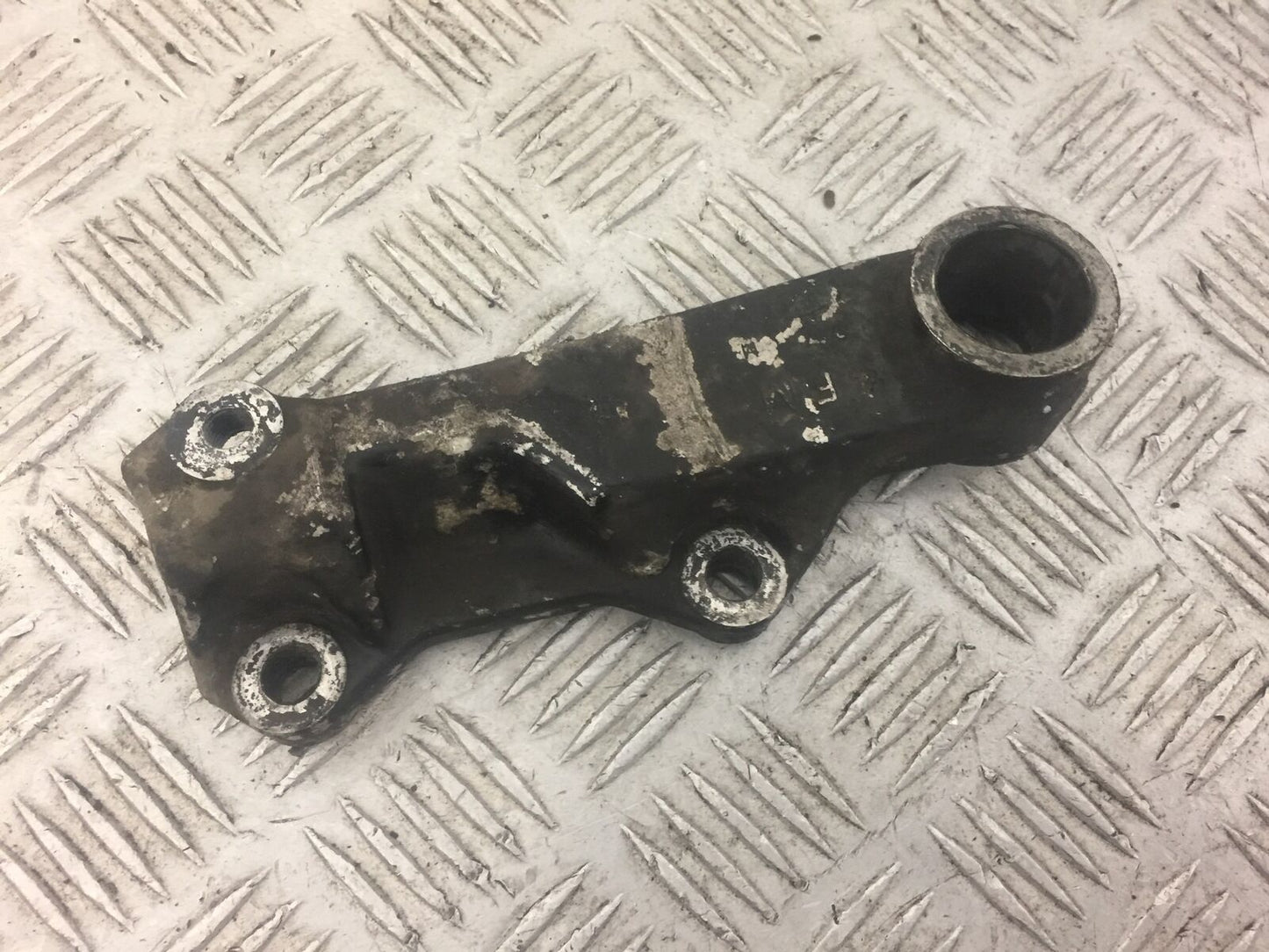 YAMAHA YZF1000 YZF 1000 THUNDERACE REAR CALIPER BRACKET  YEAR 1996 STOCK 397