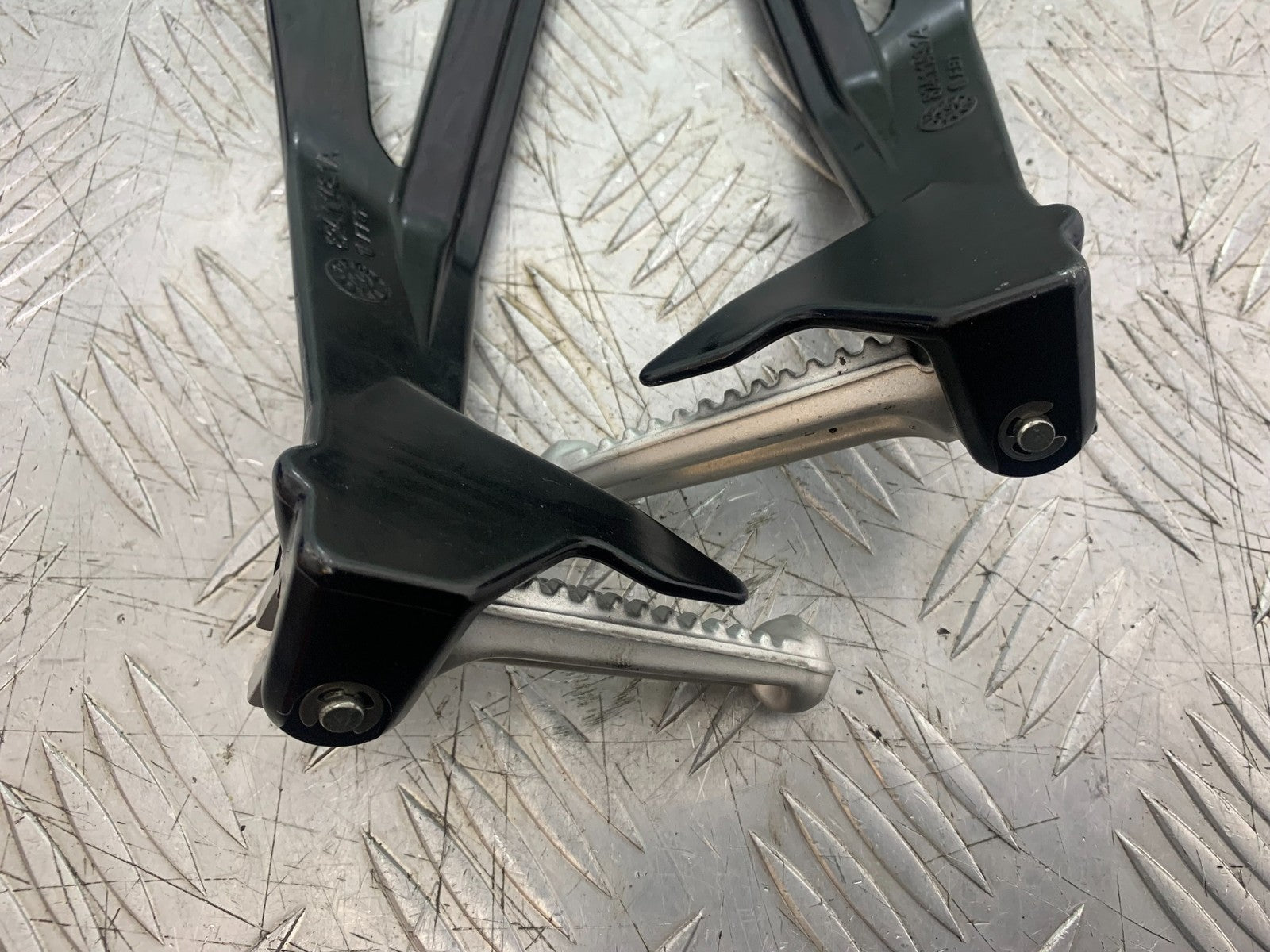 DUCATI 1198 S REAR HANGERS AND PEGS  YEAR 2009-2011 (CMB1219)