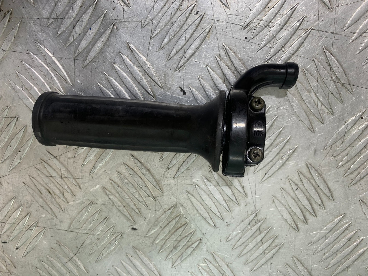 TRIUMPH 1050 SPRINT ST THROTTLE AND GRIP   2004-2007 (CMB1197)