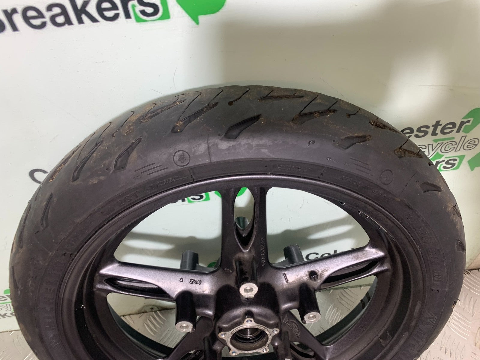 TRIUMPH 1050 SPRINT GT FRONT WHEEL (GOOD TYRE)  YEAR 2010-2016 (CMB1250)