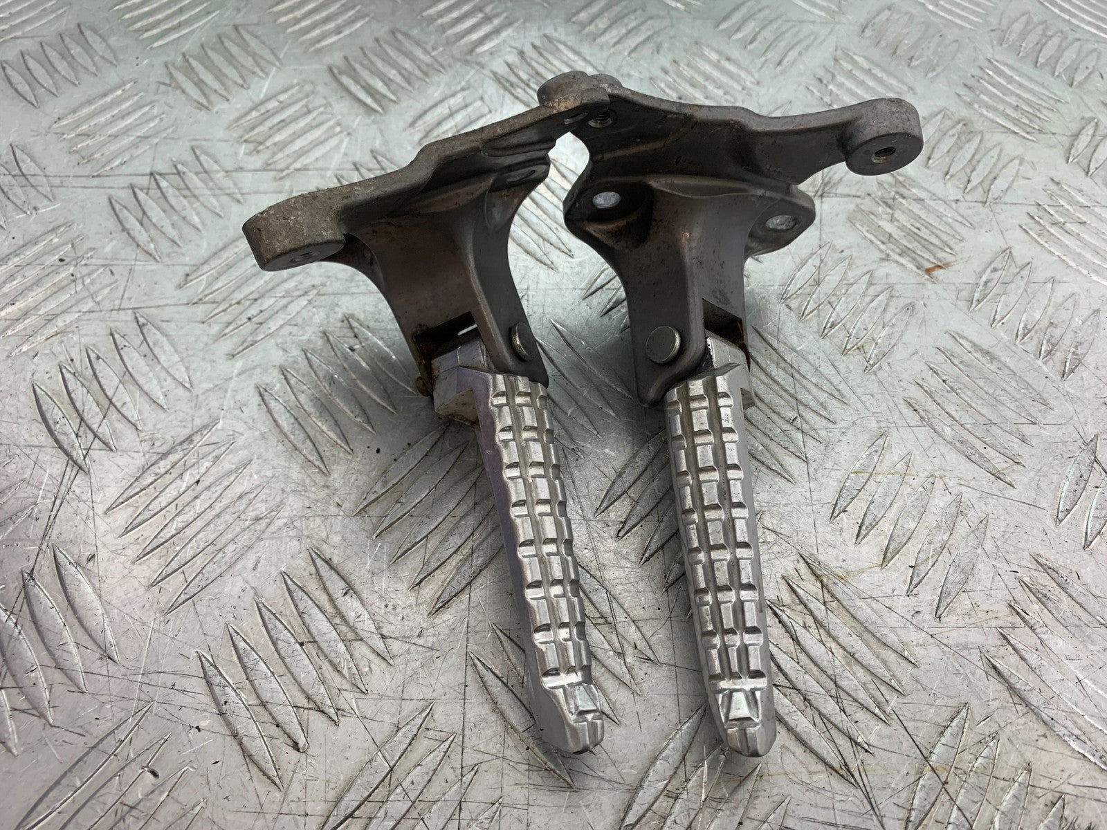 YAMAHA XMAX 300 LEFT AND RIGHT FOOTPEGS   YEAR 2017-2020 (CMB1218)