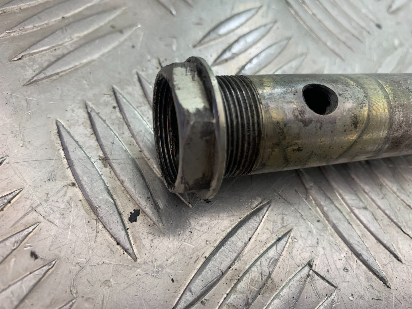 DUCATI 996 SPS 748 916 998 FRONT WHEEL SPINDLE  1999-2000 (CMB1209)