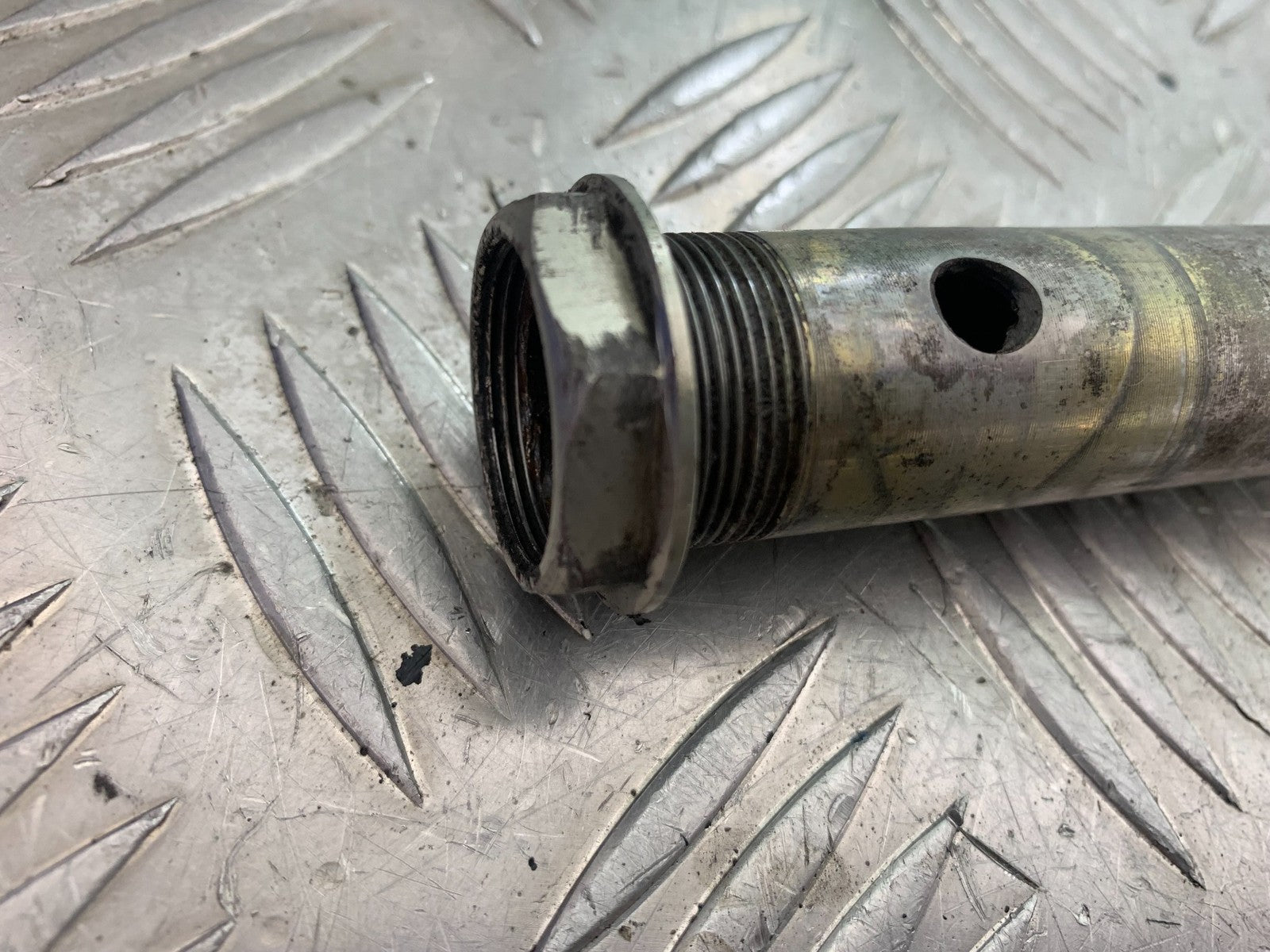 DUCATI 996 SPS 748 916 998 FRONT WHEEL SPINDLE  1999-2000 (CMB1209)
