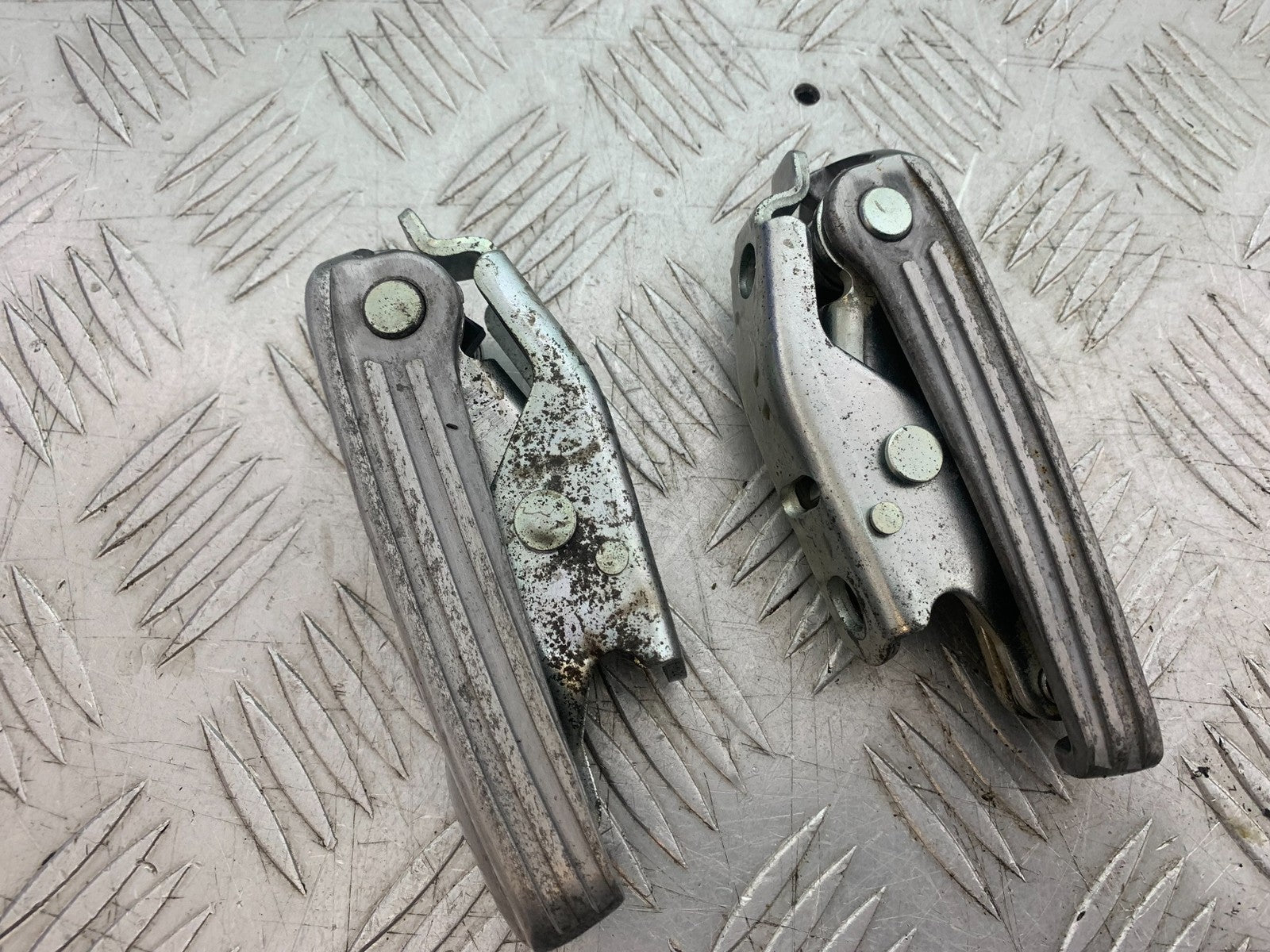 PIAGGIO VESPA GTS 125 FOOTPEGS YEAR 2009-2014  (CMB1261)