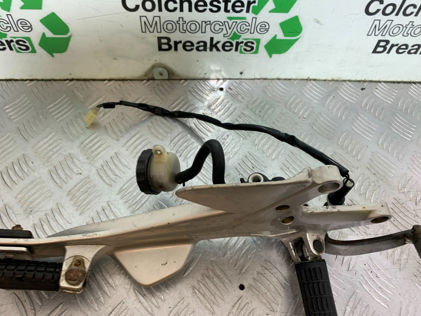 HONDA CBF500 CBF 500 RIGHT HANGER AND PEGS   YEAR 2004-2008  (CMB1294)