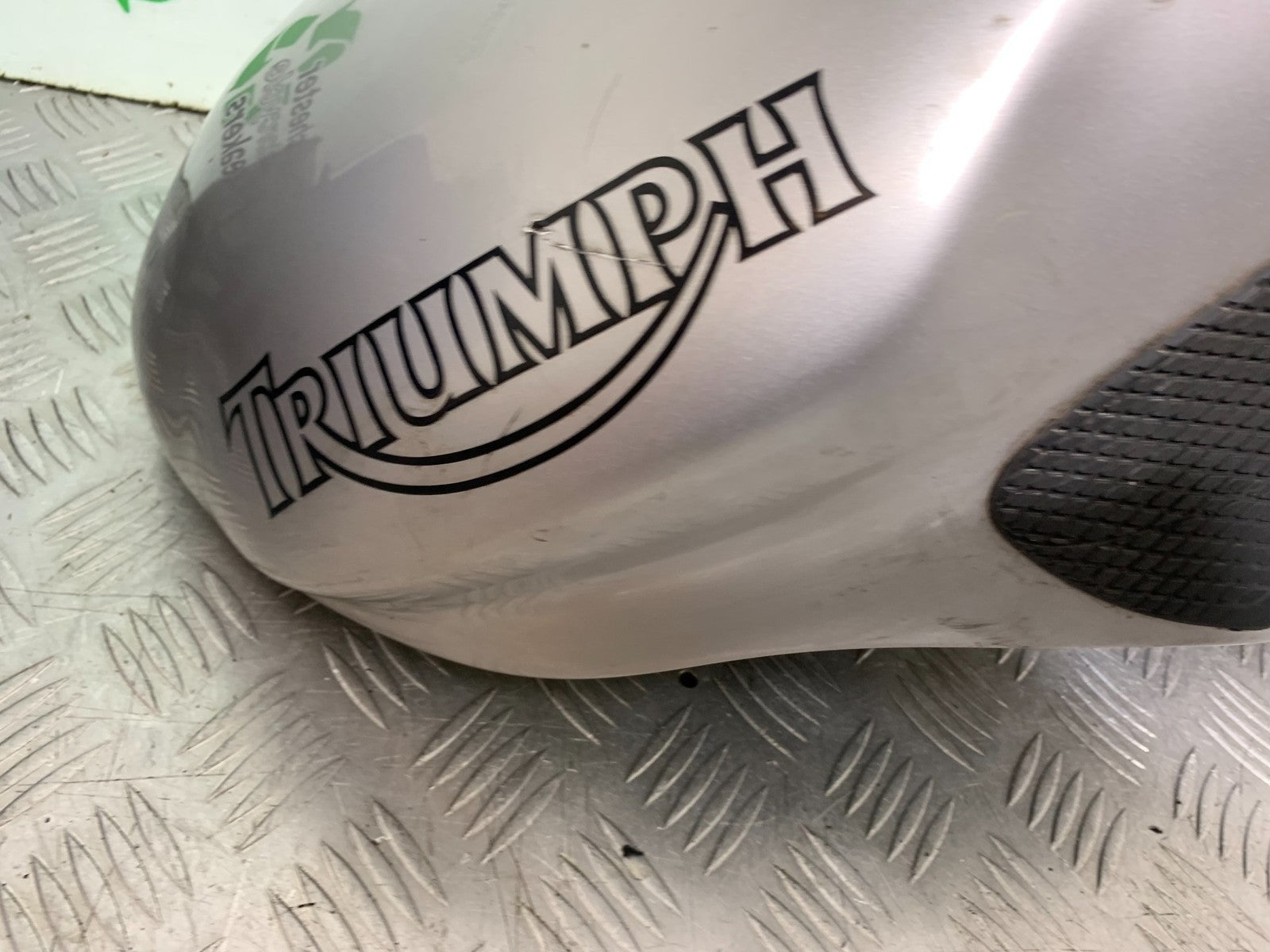 TRIUMPH 955i DAYTONA PETROL TANK  YEAR 2002-2006 (CMB1229)