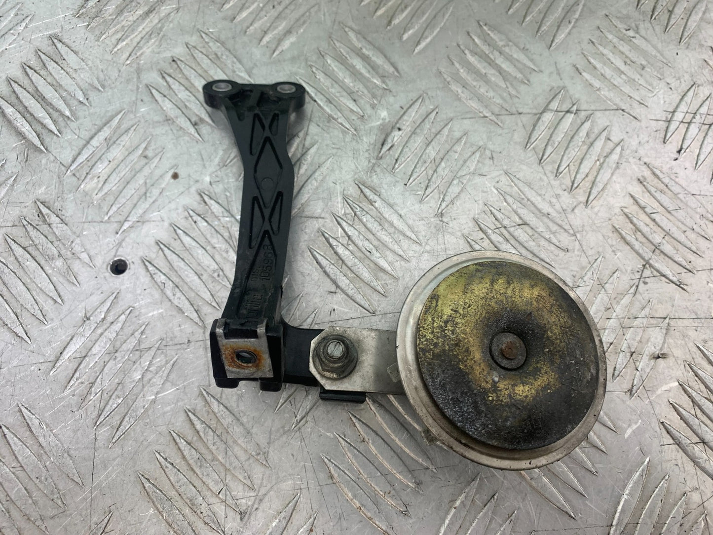 APRILIA RSV1000 R FACTORY MILLE HORN AND BRACKET   2004-09 (CMB1203)