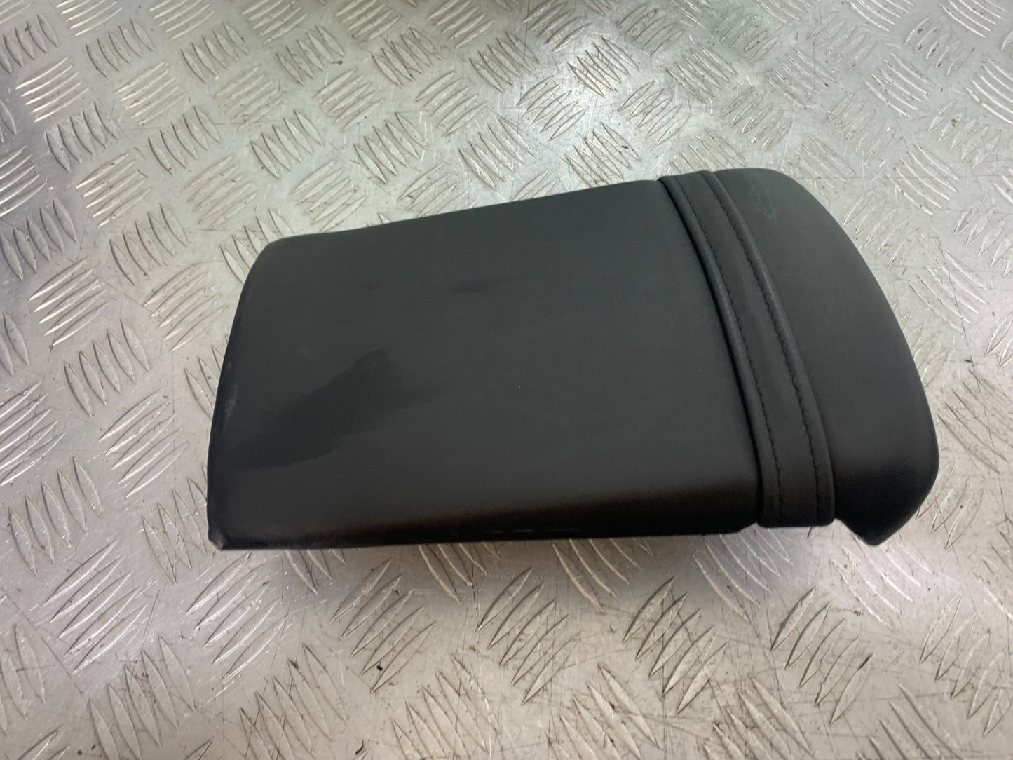 YAMAHA YZF R1 4XV REAR SEAT  YEAR 1998-99 (CMB1291)