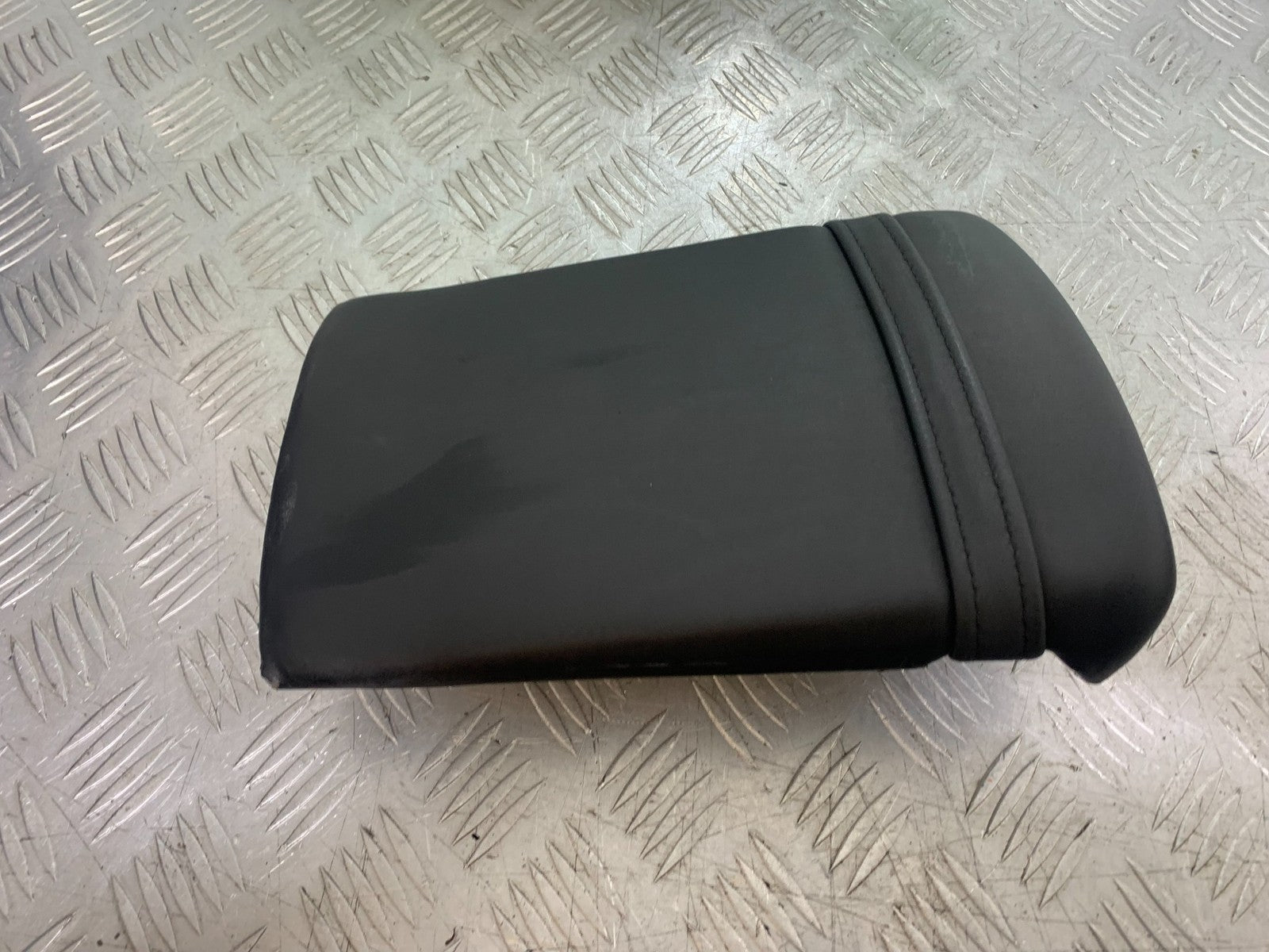 YAMAHA YZF R1 4XV REAR SEAT  YEAR 1998-99 (CMB1291)