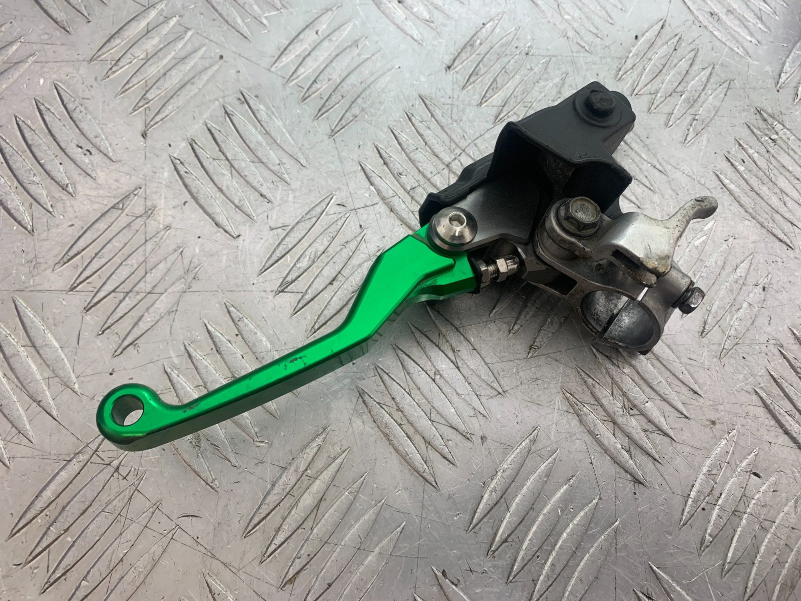 KAWASAKI KXF250 KXF 250 CLUTCH LEVER AND BRACKET   YEAR 2006-2008 (CMB1309)