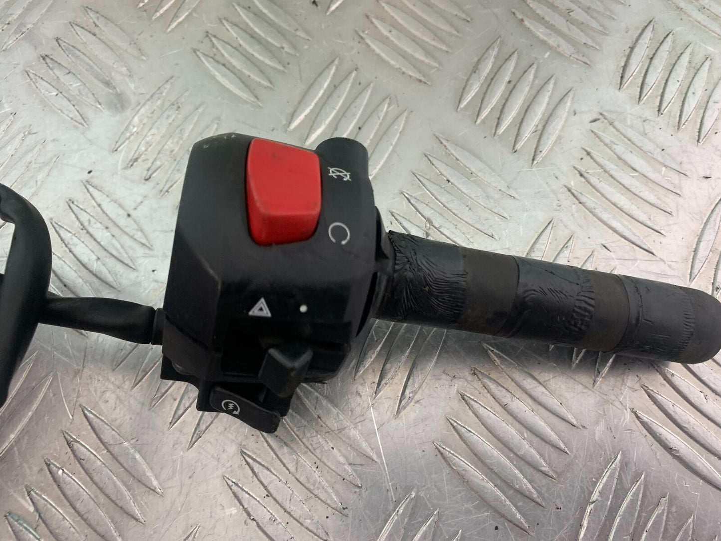SUZUKI DL 650 V-STROM RIGHT SWITCH GEAR  YEAR 2020 (CMB1117)