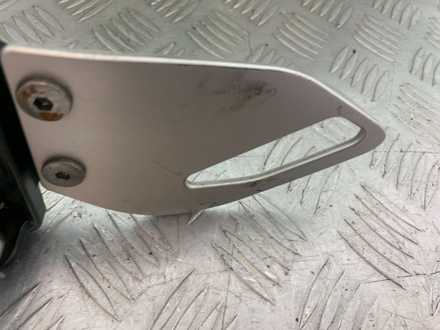 YAMAHA XSR900 XSR 900 FRONT LEFT HANGER  YEAR 2022-2024 (CMB1215)