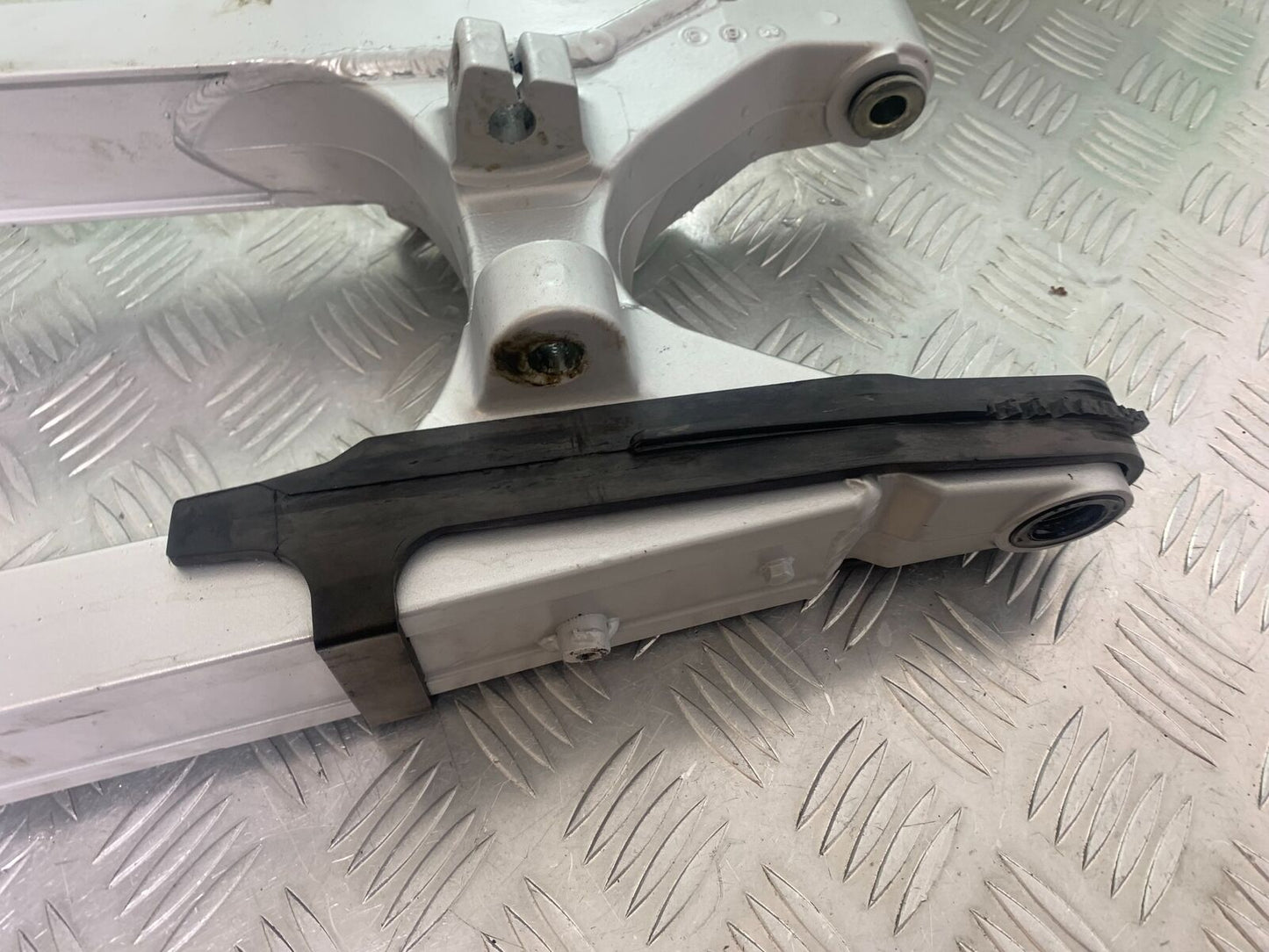 HONDA VFR400 VFR 400 NC21 SWINGARM   YEAR 1986-87 (CMB1043)