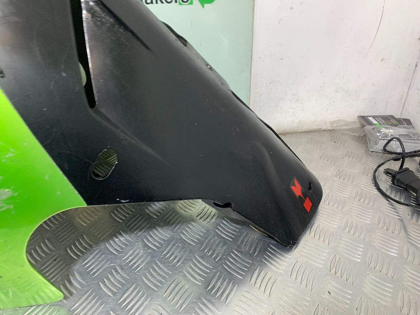 KAWASAKI ZX12R ZX12 R LEFT AND RIGHT FAIRING PANELS    YEAR 2000-01 (CMB1038)