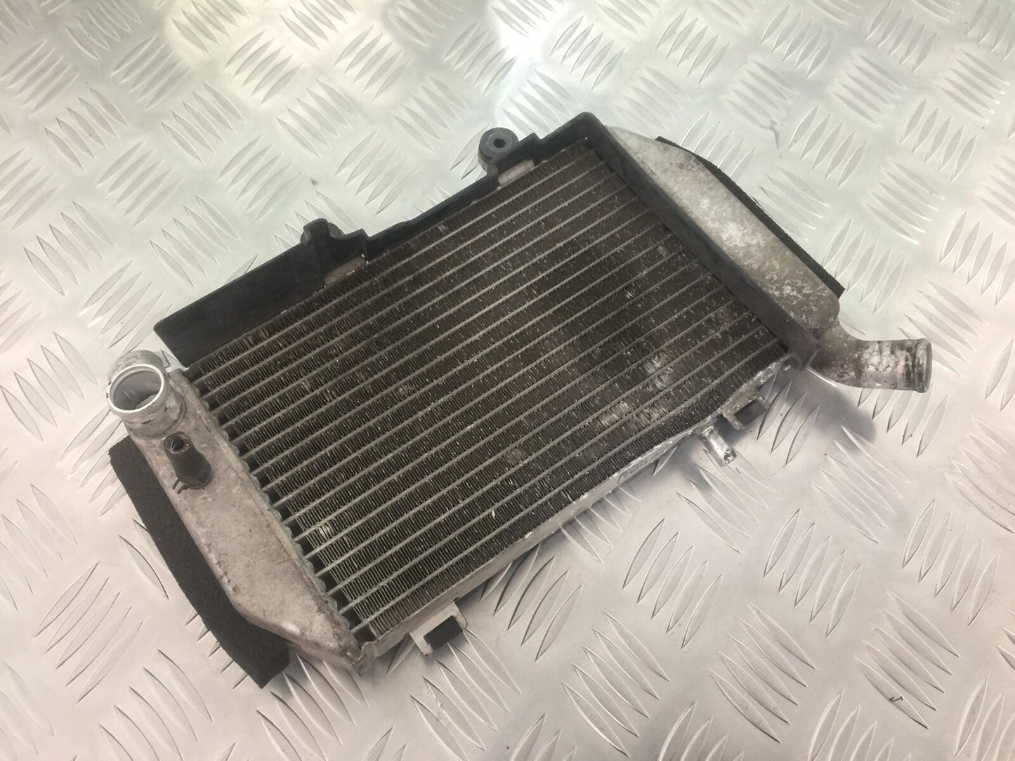 HONDA VFR800 VFR 800 V-TEC RIGHT RADIATOR  YEAR 2003 -2009 (STOCK 916)