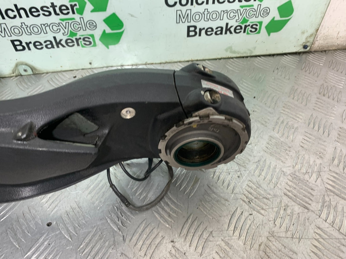 MV AGUSTA 675 F3 SWINGARM AND HUB    YEAR 2012-2016 (CMB1302)