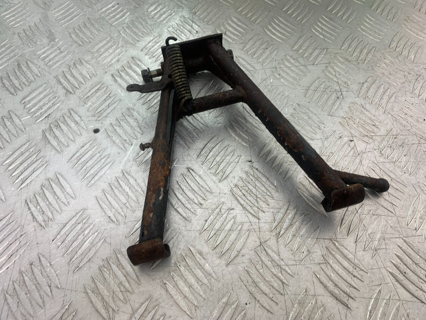 SUZUKI GP100 GP 100 CENTER STAND  YEAR 1978-1988 (CMB1259)