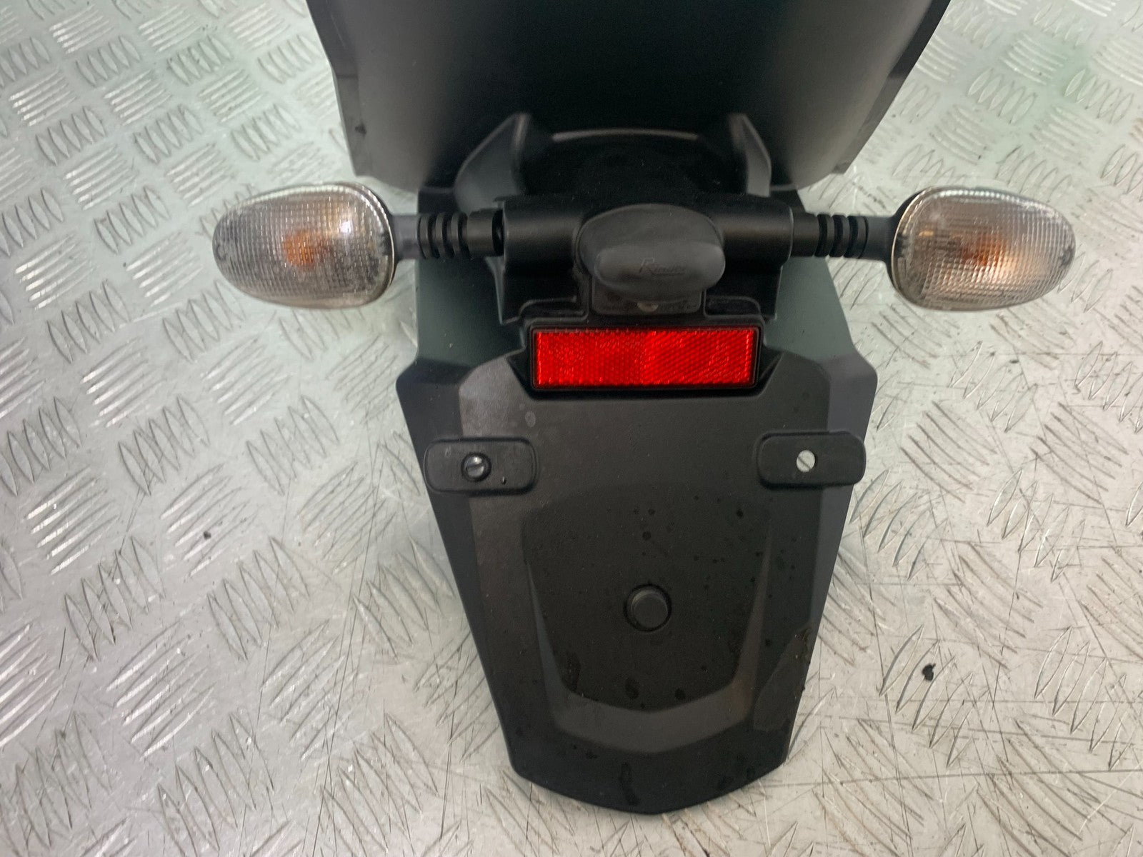TRIUMPH 1050 SPRINT GT REAR MUDGUARD AND INDICATORS YEAR 2010-2016 (CMB1250)