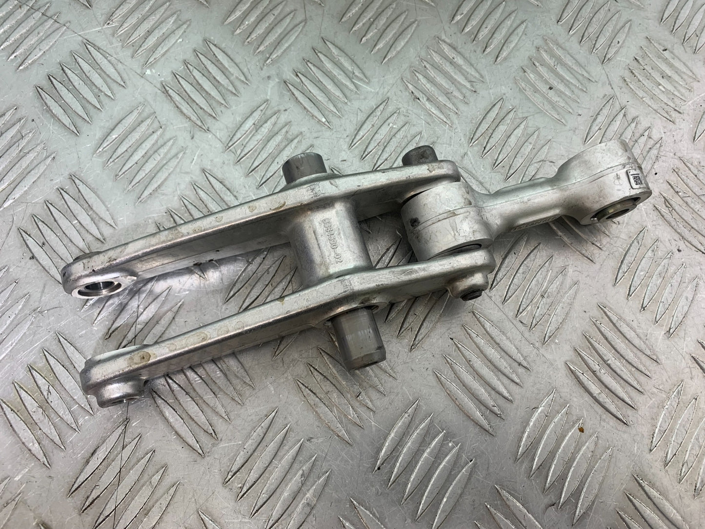 BMW M1000 R REAR SHOCK LINKAGE YEAR 2023-2024 (CMB1140)