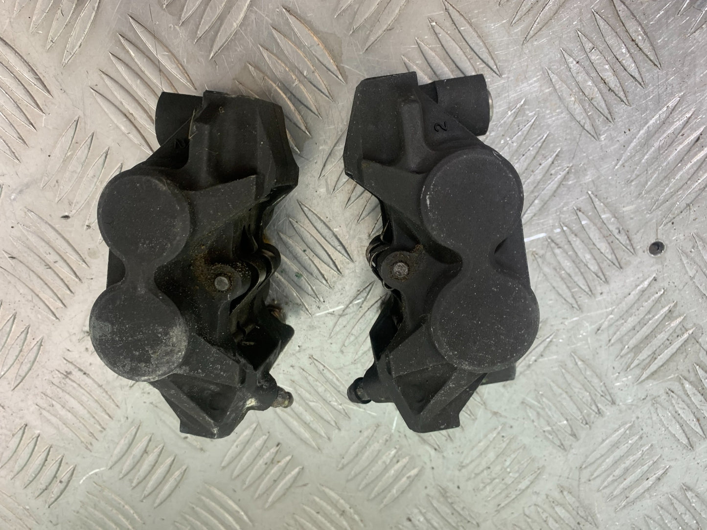 YAMAHA YZF R1 FRONT BRAKE CALIPERS   YEAR 2004-2006 (CMB1155)